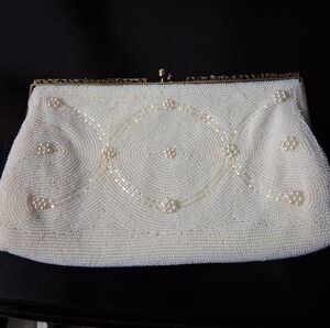 Vintage Hand Beaded Clutch By Debbie White    Size 9.5"×5"